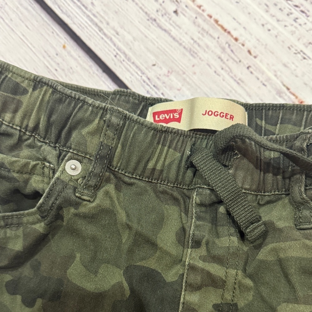 Levi's Kids Green Camouflage Joggers - Picture 2 of 5